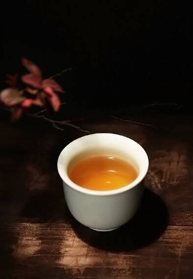 人生似一杯清茶,细细品味,才能赏出真味道