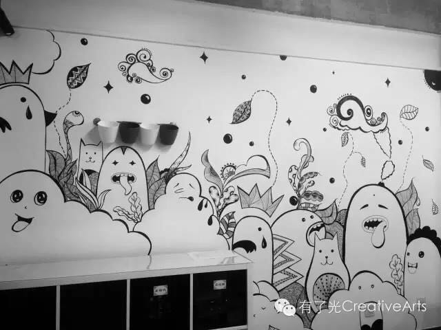 黑板报 艺术家陈超则带来了对我们这个微信时代